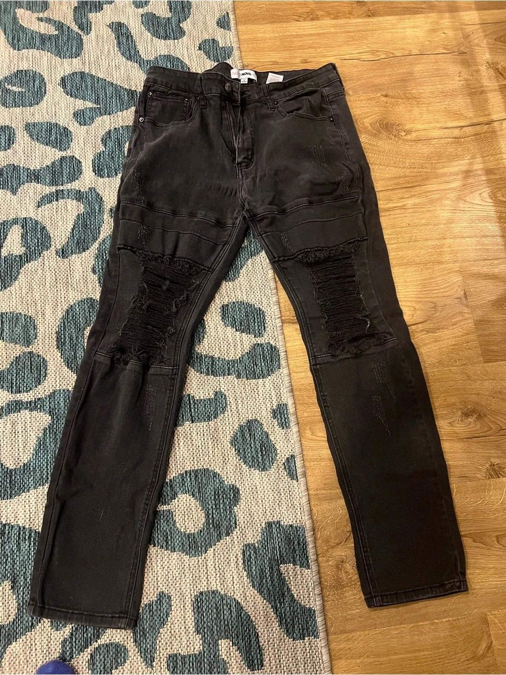 Fashion Nova Men’s Black Distressed Jeans l 34